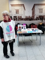 Helena oli sisäänheittäjänä verenpainemittaukseen.