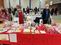 Naisten messuilla tehtiin varainhankintaa yhdistykselle.
